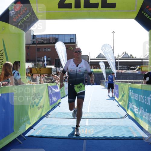 09.08.2026 - GEWOBA Citytriathlon Bremen Yannick Fuchs http://msf.ph/oto/9937250 09.08.2026 15:14:56 Ziel 429 meine-sportfotos.de