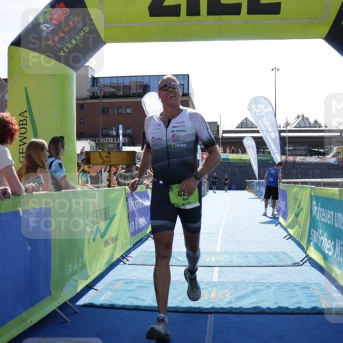 09.08.2026 - GEWOBA Citytriathlon Bremen Yannick Fuchs http://msf.ph/oto/9937252 09.08.2026 15:14:56 Ziel 429 meine-sportfotos.de