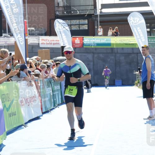 09.08.2026 - GEWOBA Citytriathlon Bremen Yannick Fuchs http://msf.ph/oto/9937269 09.08.2026 15:15:10 Ziel 24, 263 meine-sportfotos.de