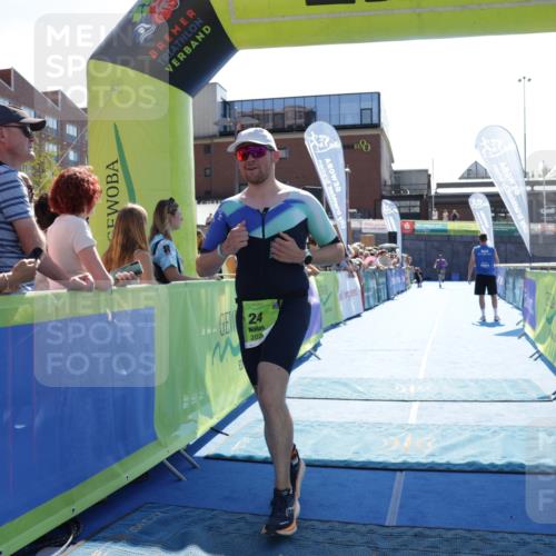 09.08.2026 - GEWOBA Citytriathlon Bremen Yannick Fuchs http://msf.ph/oto/9937273 09.08.2026 15:15:13 Ziel 24 meine-sportfotos.de