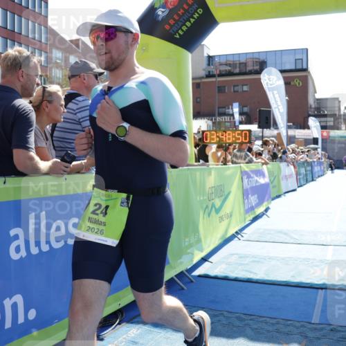 09.08.2026 - GEWOBA Citytriathlon Bremen Yannick Fuchs http://msf.ph/oto/9937276 09.08.2026 15:15:13 Ziel 24 meine-sportfotos.de