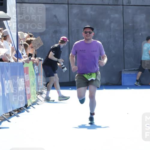 09.08.2026 - GEWOBA Citytriathlon Bremen Yannick Fuchs http://msf.ph/oto/9937278 09.08.2026 15:15:16 Ziel 24 meine-sportfotos.de