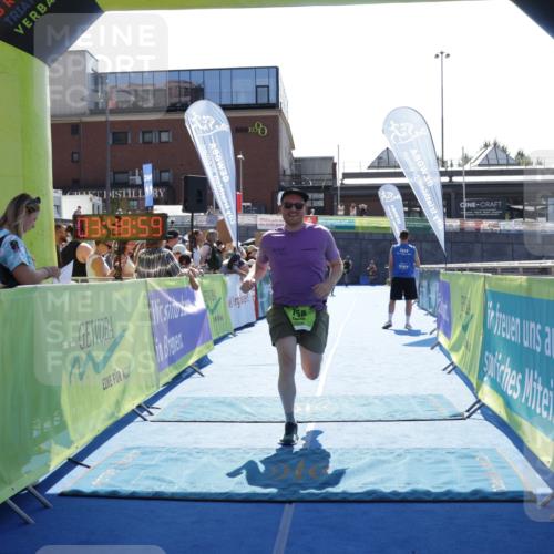 09.08.2026 - GEWOBA Citytriathlon Bremen Yannick Fuchs http://msf.ph/oto/9937284 09.08.2026 15:15:22 Ziel 158 meine-sportfotos.de