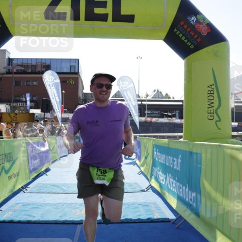 09.08.2026 - GEWOBA Citytriathlon Bremen Yannick Fuchs http://msf.ph/oto/9937285 09.08.2026 15:15:23 Ziel 158 meine-sportfotos.de