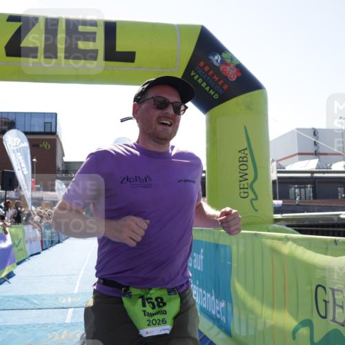 09.08.2026 - GEWOBA Citytriathlon Bremen Yannick Fuchs http://msf.ph/oto/9937287 09.08.2026 15:15:23 Ziel 158 meine-sportfotos.de