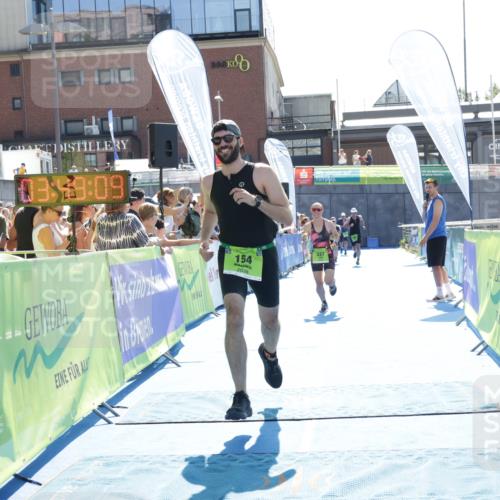 09.08.2026 - GEWOBA Citytriathlon Bremen Yannick Fuchs http://msf.ph/oto/9937304 09.08.2026 15:15:32 Ziel 154, 337, 378 meine-sportfotos.de