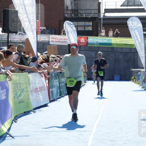 09.08.2026 - GEWOBA Citytriathlon Bremen Yannick Fuchs http://msf.ph/oto/9937358 09.08.2026 15:15:48 Ziel 359, 395 meine-sportfotos.de