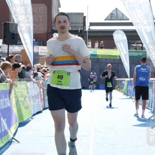09.08.2026 - GEWOBA Citytriathlon Bremen Yannick Fuchs http://msf.ph/oto/9937401 09.08.2026 15:16:04 Ziel 45, 49, 523 meine-sportfotos.de