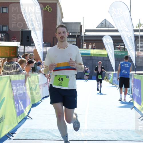 09.08.2026 - GEWOBA Citytriathlon Bremen Yannick Fuchs http://msf.ph/oto/9937402 09.08.2026 15:16:05 Ziel 45, 49, 523 meine-sportfotos.de