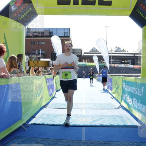 09.08.2026 - GEWOBA Citytriathlon Bremen Yannick Fuchs http://msf.ph/oto/9937404 09.08.2026 15:16:05 Ziel 45, 49, 523 meine-sportfotos.de