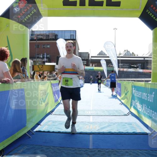 09.08.2026 - GEWOBA Citytriathlon Bremen Yannick Fuchs http://msf.ph/oto/9937405 09.08.2026 15:16:05 Ziel 45, 49, 523 meine-sportfotos.de