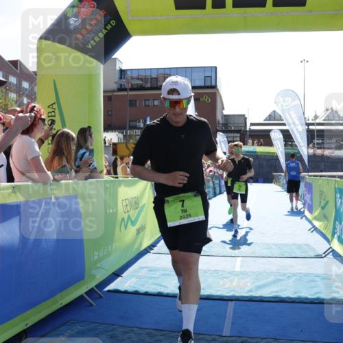 09.08.2026 - GEWOBA Citytriathlon Bremen Yannick Fuchs http://msf.ph/oto/9937451 09.08.2026 15:16:28 Ziel 7, 74, 271, 373 meine-sportfotos.de