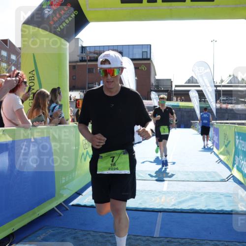 09.08.2026 - GEWOBA Citytriathlon Bremen Yannick Fuchs http://msf.ph/oto/9937452 09.08.2026 15:16:28 Ziel 7, 74, 271, 373 meine-sportfotos.de