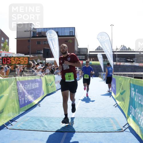 09.08.2026 - GEWOBA Citytriathlon Bremen Yannick Fuchs http://msf.ph/oto/9937581 09.08.2026 15:17:22 Ziel 43, 44 meine-sportfotos.de