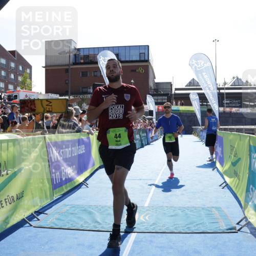 09.08.2026 - GEWOBA Citytriathlon Bremen Yannick Fuchs http://msf.ph/oto/9937583 09.08.2026 15:17:23 Ziel 43, 44 meine-sportfotos.de