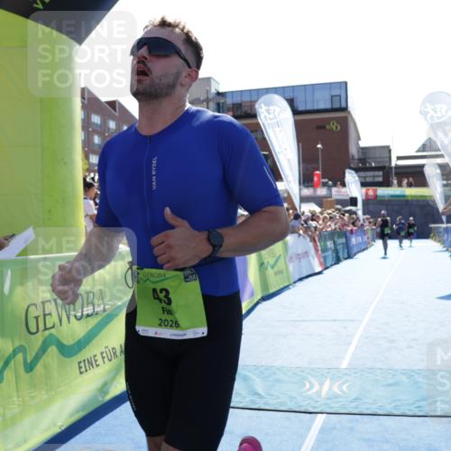 09.08.2026 - GEWOBA Citytriathlon Bremen Yannick Fuchs http://msf.ph/oto/9937591 09.08.2026 15:17:24 Ziel 43, 44 meine-sportfotos.de