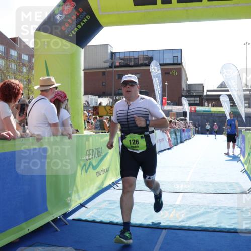 09.08.2026 - GEWOBA Citytriathlon Bremen Yannick Fuchs http://msf.ph/oto/9937653 09.08.2026 15:17:54 Ziel 89, 126, 265 meine-sportfotos.de