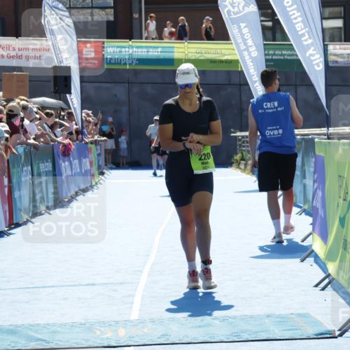 09.08.2026 - GEWOBA Citytriathlon Bremen Yannick Fuchs http://msf.ph/oto/9937698 09.08.2026 15:18:32 Ziel 220, 260 meine-sportfotos.de
