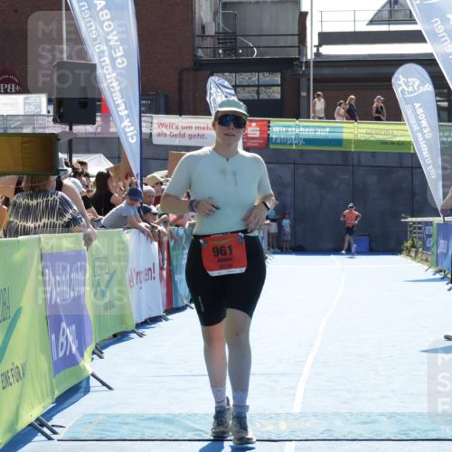 09.08.2026 - GEWOBA Citytriathlon Bremen Yannick Fuchs http://msf.ph/oto/9937708 09.08.2026 15:18:44 Ziel 961 meine-sportfotos.de