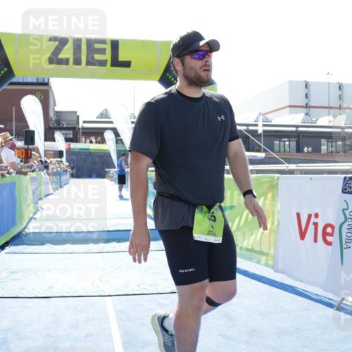09.08.2026 - GEWOBA Citytriathlon Bremen Yannick Fuchs http://msf.ph/oto/9937764 09.08.2026 15:19:24 Ziel 135 meine-sportfotos.de