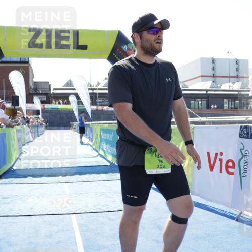 09.08.2026 - GEWOBA Citytriathlon Bremen Yannick Fuchs http://msf.ph/oto/9937765 09.08.2026 15:19:24 Ziel 135 meine-sportfotos.de