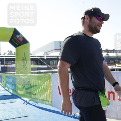 09.08.2026 - GEWOBA Citytriathlon Bremen Yannick Fuchs http://msf.ph/oto/9937766 09.08.2026 15:19:25 Ziel 135 meine-sportfotos.de