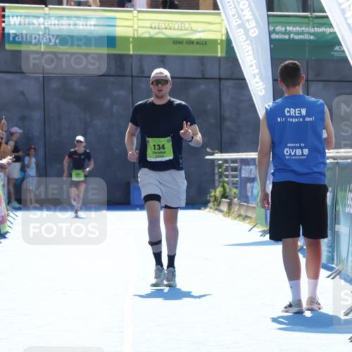 09.08.2026 - GEWOBA Citytriathlon Bremen Yannick Fuchs http://msf.ph/oto/9937768 09.08.2026 15:19:39 Ziel 134 meine-sportfotos.de