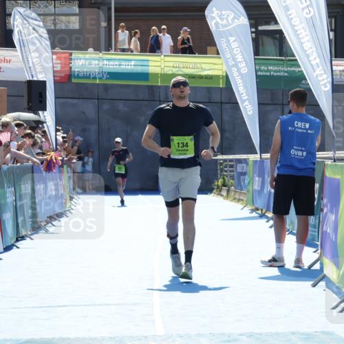 09.08.2026 - GEWOBA Citytriathlon Bremen Yannick Fuchs http://msf.ph/oto/9937770 09.08.2026 15:19:41 Ziel 134 meine-sportfotos.de