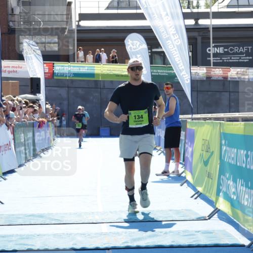 09.08.2026 - GEWOBA Citytriathlon Bremen Yannick Fuchs http://msf.ph/oto/9937773 09.08.2026 15:19:43 Ziel 134 meine-sportfotos.de