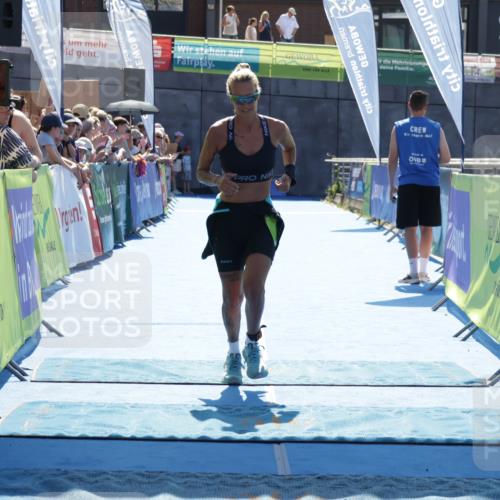09.08.2026 - GEWOBA Citytriathlon Bremen Yannick Fuchs http://msf.ph/oto/9937818 09.08.2026 15:20:35 Ziel 352 meine-sportfotos.de