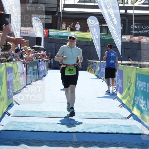09.08.2026 - GEWOBA Citytriathlon Bremen Yannick Fuchs http://msf.ph/oto/9937822 09.08.2026 15:20:42 Ziel 240, 256 meine-sportfotos.de