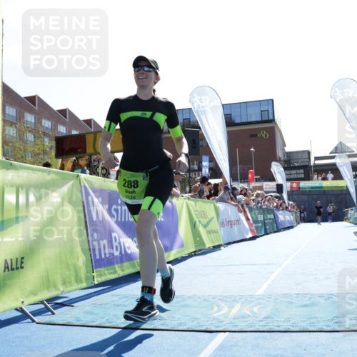 09.08.2026 - GEWOBA Citytriathlon Bremen Yannick Fuchs http://msf.ph/oto/9937875 09.08.2026 15:21:19 Ziel 288 meine-sportfotos.de