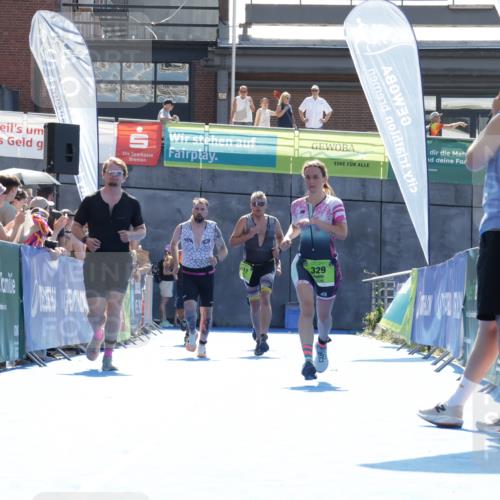 09.08.2026 - GEWOBA Citytriathlon Bremen Yannick Fuchs http://msf.ph/oto/9937879 09.08.2026 15:21:25 Ziel 329 meine-sportfotos.de
