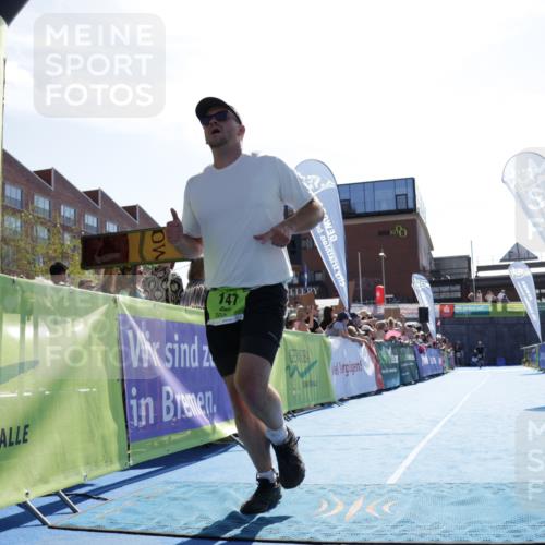09.08.2026 - GEWOBA Citytriathlon Bremen Yannick Fuchs http://msf.ph/oto/9938038 09.08.2026 15:23:04 Ziel 147 meine-sportfotos.de