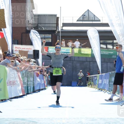 09.08.2026 - GEWOBA Citytriathlon Bremen Yannick Fuchs http://msf.ph/oto/9938088 09.08.2026 15:23:36 Ziel 342 meine-sportfotos.de