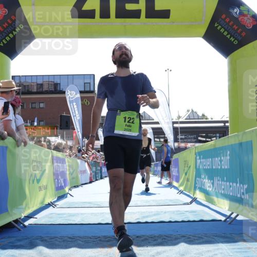 09.08.2026 - GEWOBA Citytriathlon Bremen Yannick Fuchs http://msf.ph/oto/9938131 09.08.2026 15:24:04 Ziel 122, 358, 412 meine-sportfotos.de
