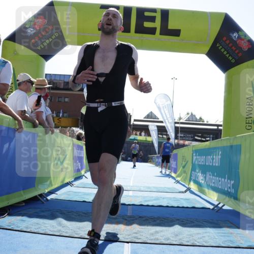 09.08.2026 - GEWOBA Citytriathlon Bremen Yannick Fuchs http://msf.ph/oto/9938136 09.08.2026 15:24:06 Ziel 22, 122, 358, 412 meine-sportfotos.de