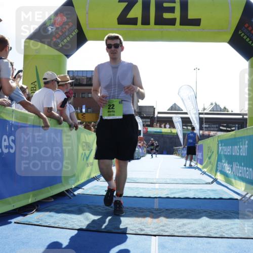 09.08.2026 - GEWOBA Citytriathlon Bremen Yannick Fuchs http://msf.ph/oto/9938148 09.08.2026 15:24:12 Ziel 22 meine-sportfotos.de
