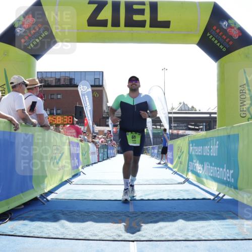 09.08.2026 - GEWOBA Citytriathlon Bremen Yannick Fuchs http://msf.ph/oto/9938242 09.08.2026 15:25:01 Ziel 58, 65, 300, 311 meine-sportfotos.de