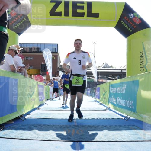 09.08.2026 - GEWOBA Citytriathlon Bremen Yannick Fuchs http://msf.ph/oto/9938308 09.08.2026 15:25:36 Ziel 53, 57, 261, 335, 344, 413, 479 meine-sportfotos.de