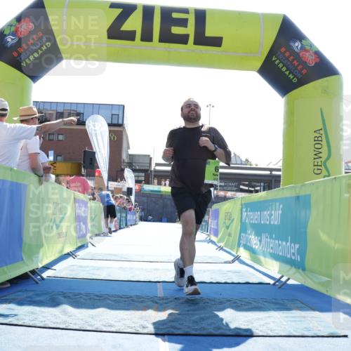 09.08.2026 - GEWOBA Citytriathlon Bremen Yannick Fuchs http://msf.ph/oto/9938337 09.08.2026 15:25:43 Ziel 64, 261, 335 meine-sportfotos.de