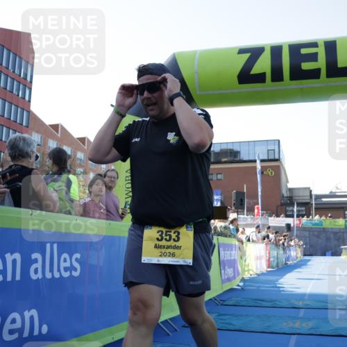09.08.2026 - GEWOBA Citytriathlon Bremen Yannick Fuchs http://msf.ph/oto/9938451 09.08.2026 11:42:07 Ziel 353 meine-sportfotos.de