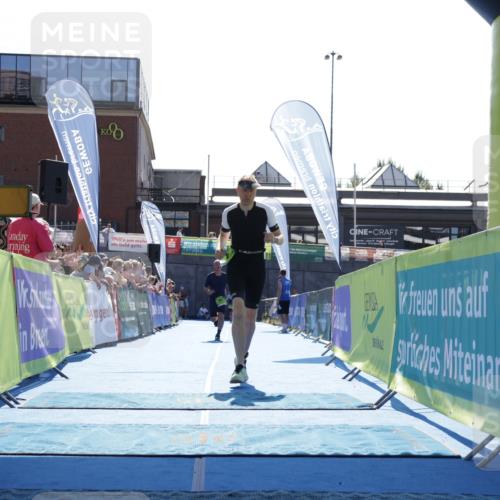 09.08.2026 - GEWOBA Citytriathlon Bremen Yannick Fuchs http://msf.ph/oto/9938559 09.08.2026 15:27:12 Ziel 375, 454 meine-sportfotos.de