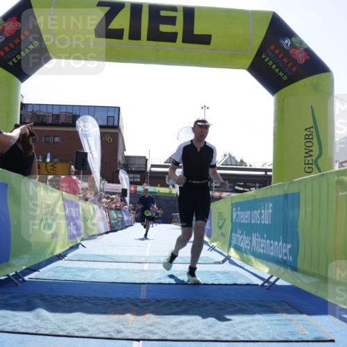 09.08.2026 - GEWOBA Citytriathlon Bremen Yannick Fuchs http://msf.ph/oto/9938568 09.08.2026 15:27:13 Ziel 375, 454 meine-sportfotos.de