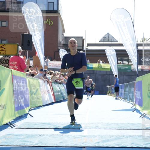 09.08.2026 - GEWOBA Citytriathlon Bremen Yannick Fuchs http://msf.ph/oto/9938571 09.08.2026 15:27:15 Ziel 375, 454 meine-sportfotos.de