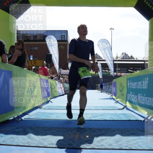 09.08.2026 - GEWOBA Citytriathlon Bremen Yannick Fuchs http://msf.ph/oto/9938580 09.08.2026 15:27:16 Ziel 375, 454 meine-sportfotos.de