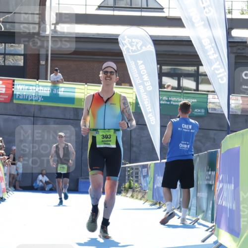 09.08.2026 - GEWOBA Citytriathlon Bremen Yannick Fuchs http://msf.ph/oto/9938644 09.08.2026 15:27:50 Ziel 393 meine-sportfotos.de