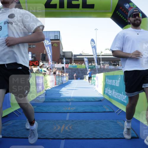 09.08.2026 - GEWOBA Citytriathlon Bremen Yannick Fuchs http://msf.ph/oto/9938679 09.08.2026 11:43:45 Ziel 119 meine-sportfotos.de