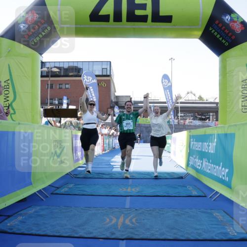 09.08.2026 - GEWOBA Citytriathlon Bremen Yannick Fuchs http://msf.ph/oto/9938741 09.08.2026 11:44:13 Ziel 203 meine-sportfotos.de