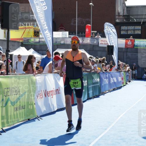 09.08.2026 - GEWOBA Citytriathlon Bremen Yannick Fuchs http://msf.ph/oto/9938863 09.08.2026 15:29:43 Ziel 397 meine-sportfotos.de